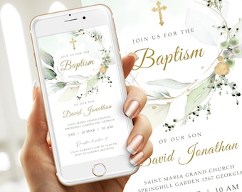 Puede incluir: Invitación digital de bautizo mostrada en un smartphone. El diseño presenta texto dorado, una cruz y una corona floral con detalles verdes y dorados. La invitación incluye detalles para el bautizo de David Jonathan.