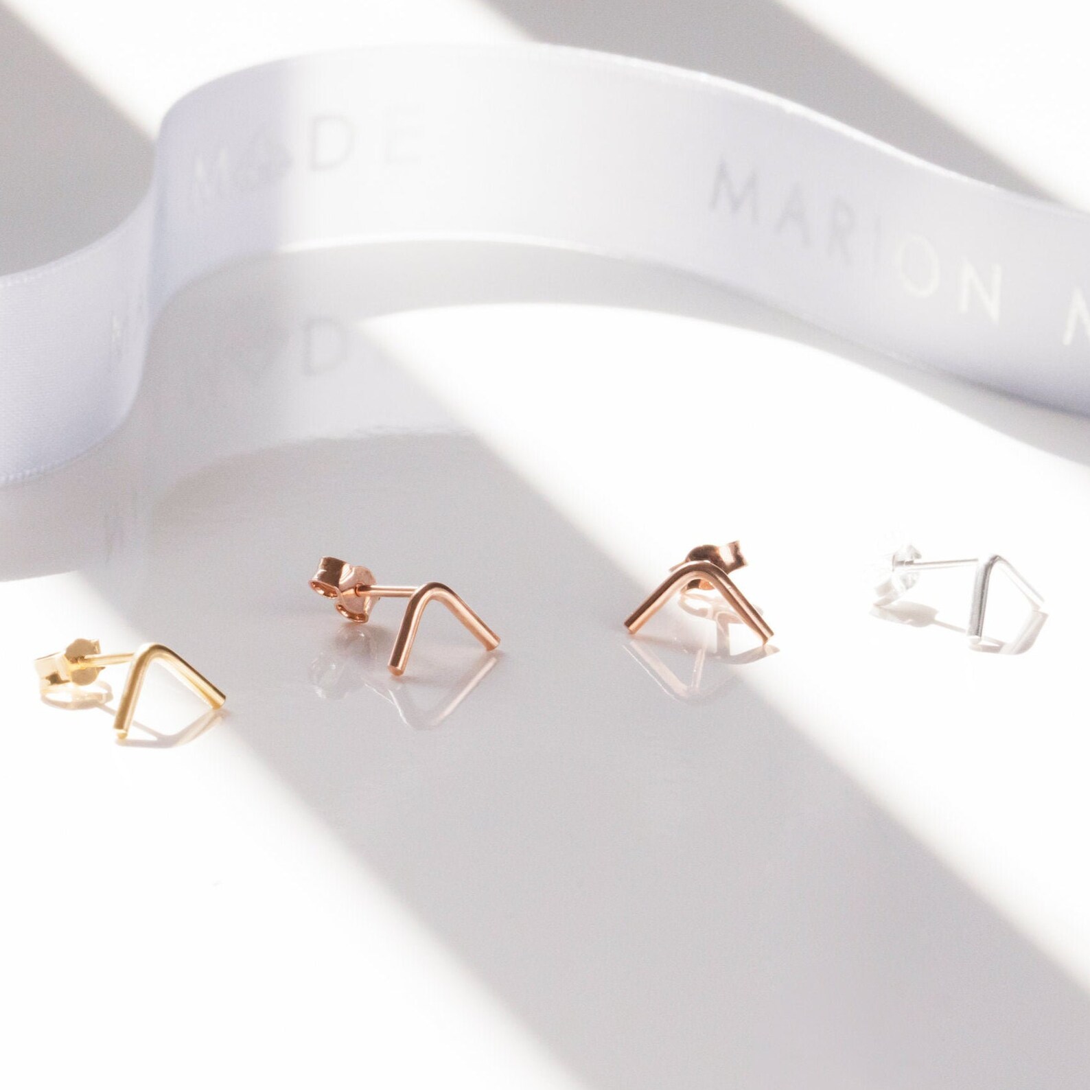 Curved bar stud earrings Clearance