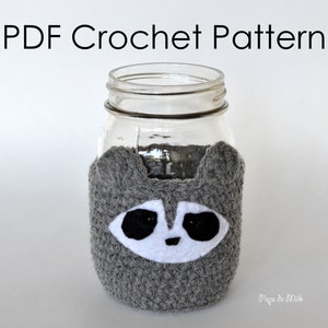 Crochet Rustic Raccoon Mason Jar Cozy Pattern Whimsical Woodland Delight Animal Cup Cozy Drink Sleeve Cottage Decor Gift for Nature Lovers