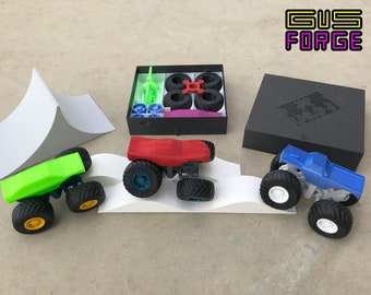 Conjunto completo de CAMIONES MONSTRUOS y accesorios - Archivos STL para impresión 3D (3 vehículos/coches con suspensión + Caja de regalo + Rampa + Circuito giratorio)