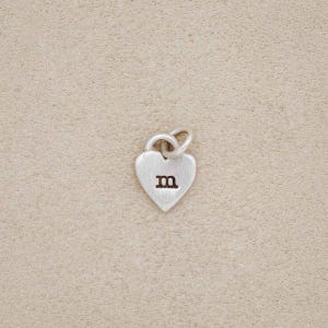 Berloque inicial de coração em prata esterlina 925 da Lisa Leonard Designs, pingente de letra personalizado para pulseiras e colares, berloque de nome minimalista