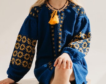 Oekraïense geborduurde Vyshyvanka-jurk voor meisjes, blauwe en gele etnische outfit, traditionele volksstijl, comfortabele katoenen kledingcadeau