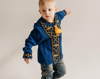Ukrainische Jungen Baumwolle Vyshyvanka Hemd, Blau und Gelb besticktes Folk Top, slawisches Baby Hemd, traditionelle Kinder Outfit, Boho-Stil