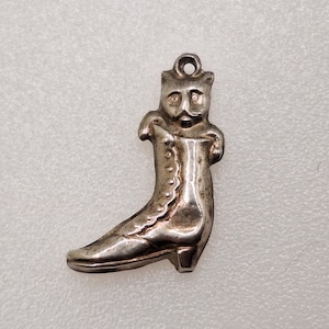 Puss in Boot  - Vintage Sterling Silver Charm