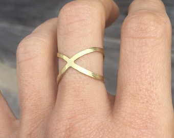 Infinity Ring - Statement Ring - Bridesmaid Jewelry - Womens Teen Gift Midi Ring - Hand Hammered Gold Brass Infinity Symbol