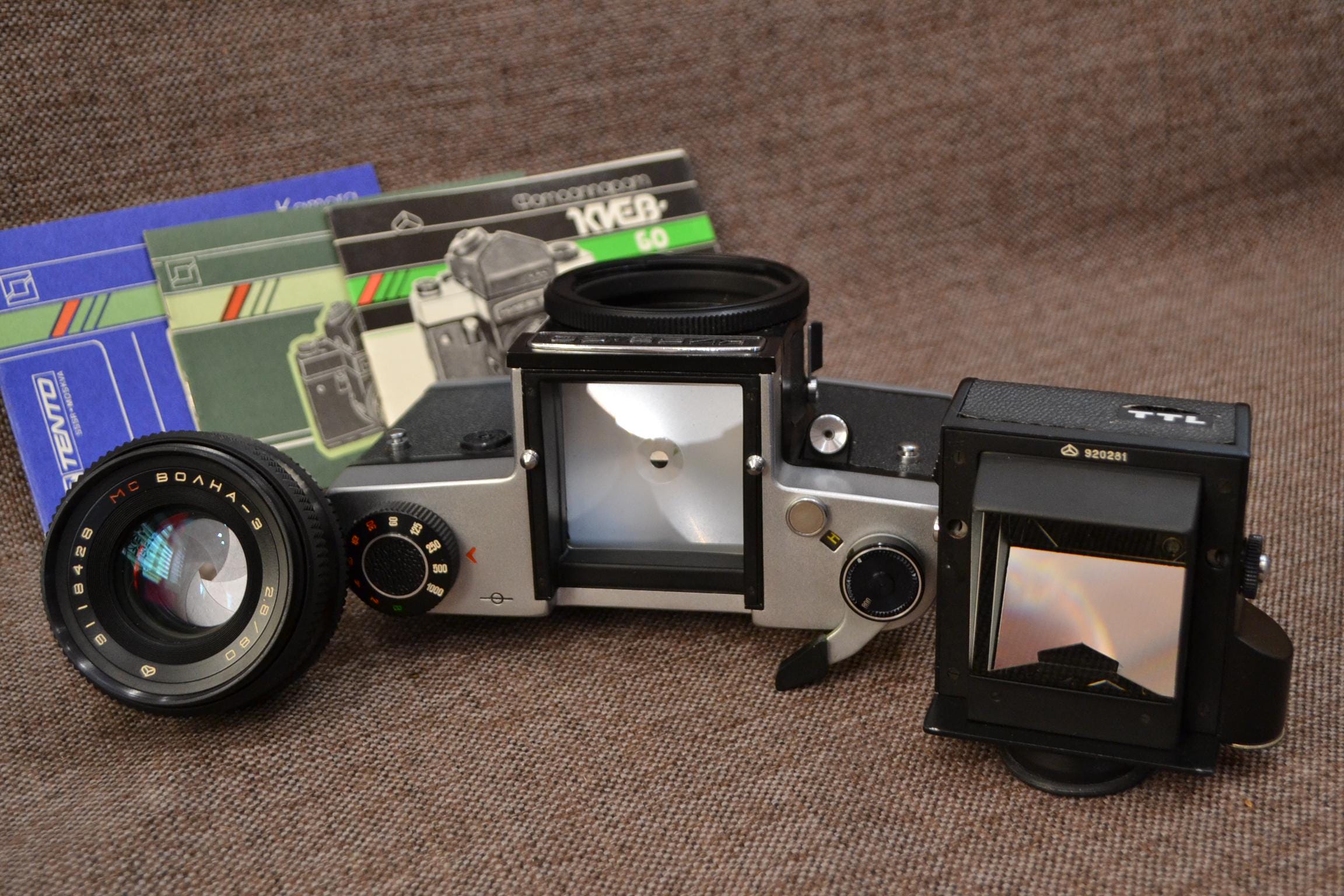 KIEV-60 TTLカメラMC Volna 3レンズ中判カメラボックス入り工場キット+