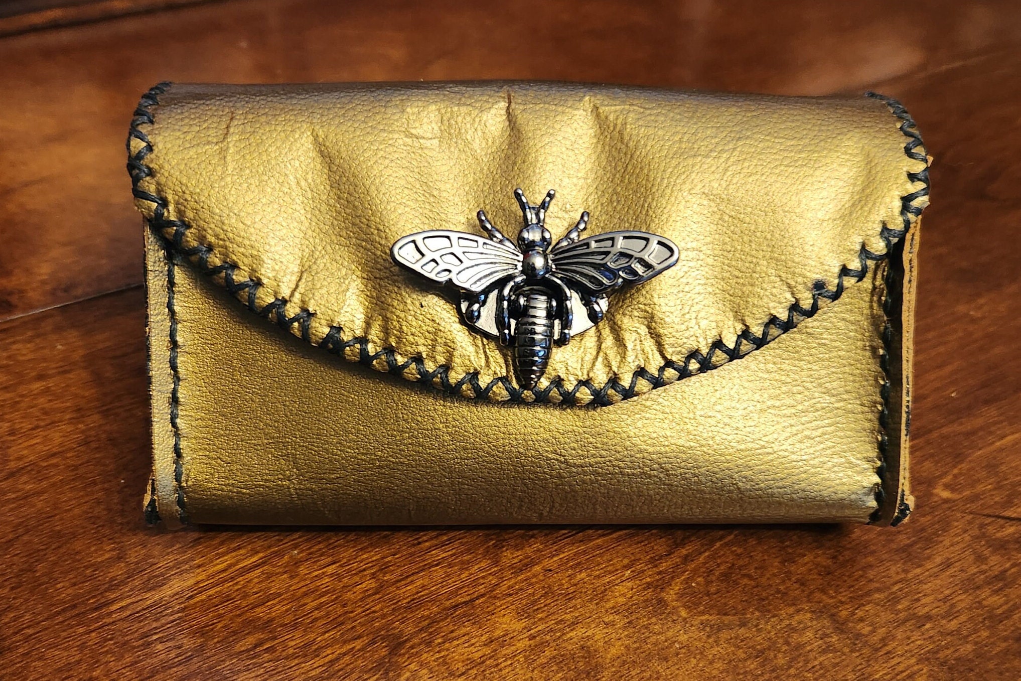 Bee Leather Bag with Gold Chain Black / Os