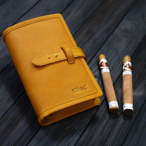 Étui à cigares en cuir personnalisé Pochette à cigares jaune personnalisée Pochette à cigares en cuir de voyage Accessoires cigares Cadeau homme Cadeau fête des pères