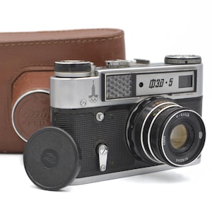 Cámara telémetro soviética FED 5, edición de los Juegos Olímpicos de Moscú de 1980, 35 mm, lente Industar-61 de la URSS, juego completo, probada y funcionando con estuche de cuero marrón
