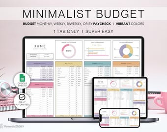 Könnte beinhalten: Ein Laptop und zwei Tablets, auf denen eine minimalistische Budget-Tabellenvorlage in Google Sheets angezeigt wird. Die Tabelle ist farbcodiert und enthält Abschnitte für Einnahmen, Ausgaben und Ersparnisse. Die Vorlage soll Benutzern helfen, ihre Finanzen zu verfolgen und ein Budget zu erstellen.