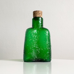 Oiva Toikka Nuutajarvi, Green Fauna decanter, 1970s Finland