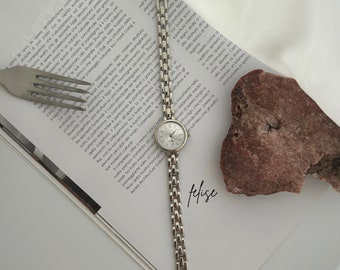 Vintage-Damenarmbanduhr, silberne Damenuhr, minimalistische Damenuhr, Damenuhr mit rundem Zifferblatt, Retro-Uhr, Muttertagsgeschenk