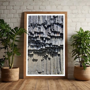 Poster islandais de la grotte : colonnes de basalte Hálsanefshellir, art naturel côtier