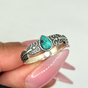 Echter Türkis Stein Sterling Silber Ring, klobiger Stein Ring, Daumenring für Frauen, komplizierter Silberring, Silberstein Ring, Geschenk für sie