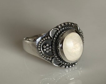 Natural Moonstone Silver Ring, boho chunky rings, gemstone rings, thumb rings for women, womens chunky rings, 925 silver rings,natural stone