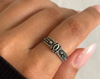 Petite Silver Onyx Stone Ring, solar ring, silver stone rings, thumb ring for women, stackable silver ring, gift for her, friendship ring