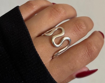 Sterling Silver Wavy Ring, womens thumb rings, silver statement ring, chic silver rings, gift for women, friendship gift, modern silver ring