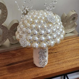 Pearl Bouquet Bride&#39;s Bouquet Ivory Flowers White Bouquet Bling Wedding Bouquet Bridal Bling Bouquet Brooch Rhinestones Pearl Wedding flower
