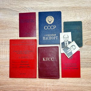 lot de 6 documents soviétiques pour une personne Passeport de service carte de parti vintage URSS PCUS