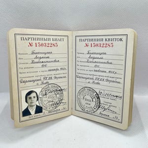 Carta d'identità del Partito Comunista Sovietico Documento ufficiale delle donne URSS PCUS 1974 Libro da collezione
