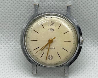 Vintage Zaria Mechanical Watch: USSR Retro Style, 15 Jewels