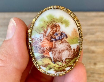 Vintage Pill Box - Porcelain with Lovers Pill Box