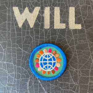 Vintage Girl Scout Badge - Worlds to Explore Badge