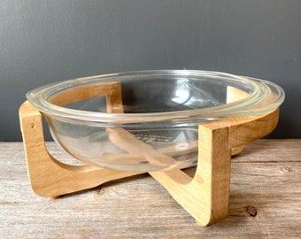 Vintage Pyrex Casserole Serving Dish Wooden Cradle