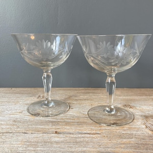 1950s Champagne Glasses - Daisy Champagne Coupes - Set of 2 - Etched Flower Coupes