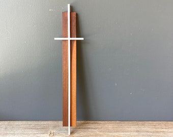 Crucifijo moderno vintage de madera y metal de los años 70 - Cruz montada en la pared