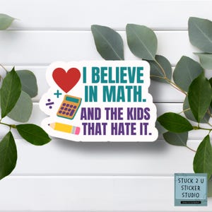 Sticker ou aimant Je crois aux maths et aux enfants qui les détestent - Sticker enseignant drôle - Cadeau de développement de la mentalité de la classe de mathématiques