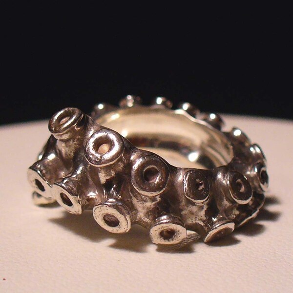 Size 7 1\/4 - 9 1\/2 Tentacle Ring