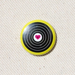 Jag älskar vinylknapp - Record One Inch Badge av Oh Geez Design