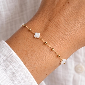 Bracelet femme, perles et trèfle blanc, couleur or, ajustable, acier inoxydable