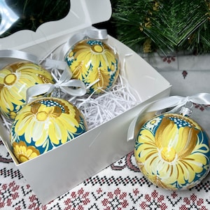 Christmas ornament set, Hand-painted Ukrainian Christmas ornaments 3.2 in, Set of 4 Christmas baubles, Petrykivka beige flower tree balls