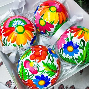 Christmas ornament set, Hand-painted Ukrainian Christmas ornaments 3.2 in, Set of 4 Christmas baubles, Petrykivka flower tree balls