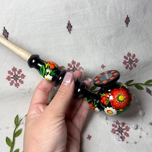 Pipa de fumar con pintura de Petrykivka, pipa de tabaco pintada a mano, regalo único de madera ucraniana, pipa de mujer con flores, pipa tallada de tallo largo.