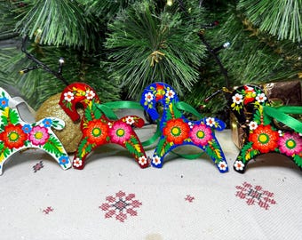 Adorno navideño de madera, caballo pintado a mano, adorno navideño único de arte popular ucraniano, decoración navideña.