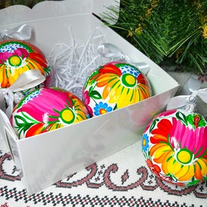 Christmas ornament set, Hand-painted Ukrainian Christmas ornaments 3.2 in, Set of 4 Christmas baubles, Petrykivka red flower tree balls