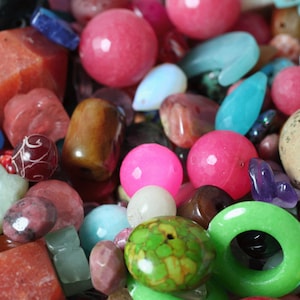 Grab a bag, assorted loose gemstone, wood beads and pendants, 4-ounce bag, pick up your selection (see the lot number on image (item ID LBM)