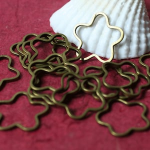 60 pcs Antique brass large flower link connector size 14mm (item ID FA00109AB)(-) d72
