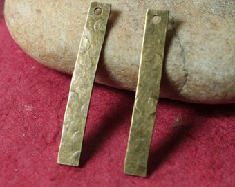 Hand hammered long rectangle dangle drop size 30x4mm, select your color and quantity (AB)(-)