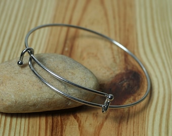 Bracelet, bangle, stainless steel, 1.5mm wide with 3mm ball ends, adjustable from 7-8 inches. Sold individually (item ID FB4660FN)