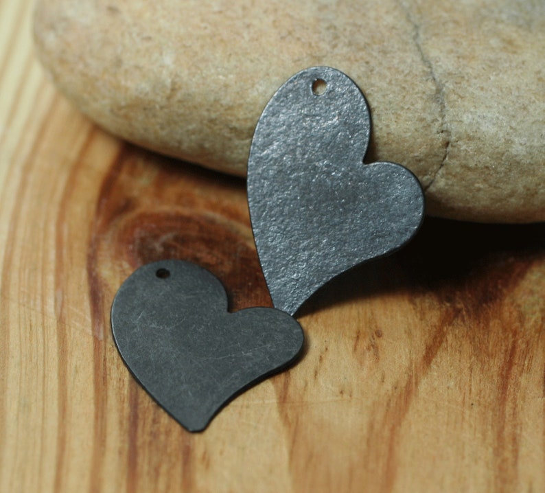 sale, Hand hammered heart dangle drop charm size aprox 17x17mm, select your color and quantity XW01295ACPN Black tone