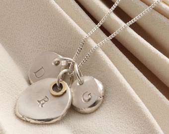 Personalisierte Familien-Initial-Halskette | Personalisierte Silber & Gold Halskette | Personalisiertes Silber Monogramm Geschenk für Sie | Silber Charm Halskette