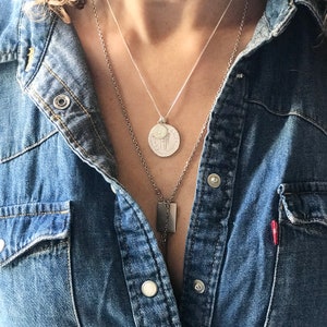 Collier initial personnalisé de déesse d'argent image 2