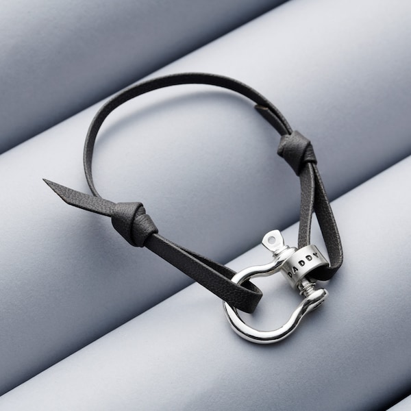 Pulsera personalizada con grillete para hombre en piel de napa