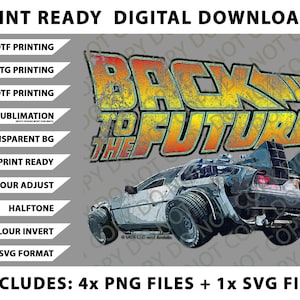 Może przedstawiać: Cyfrowe pobieranie z postarzanym logo "Powrót do przyszłości" i ilustracją wehikułu czasu DeLorean. Zawiera 4 pliki PNG i 1 plik SVG. Obraz zawiera również opcje drukowania DTF, DTG, UVDTF i sublimacji.