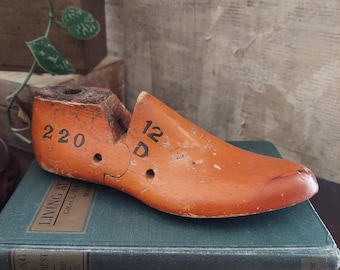 Vintage Arnold Woodright Wooden Right Shoe Last, Size 12 D Child Shoe Cobbler Form