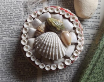 Vintage Round Seashell Trinket Box Jewelry Box